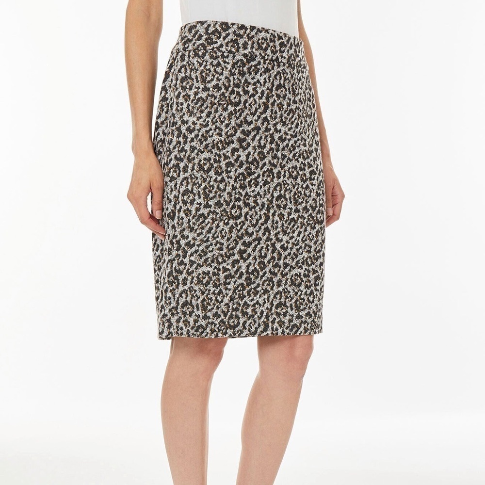 Kasper Size Medium Pull-On Cheetah Print Stretch Pencil Skirt. New With Tags